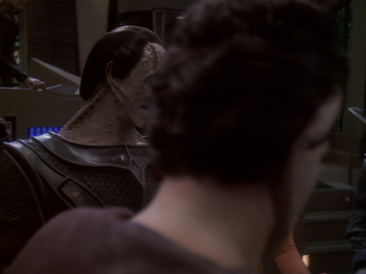 extant_StarTrek_DS9_6x06-SacrificeOfAngels_02488.jpg