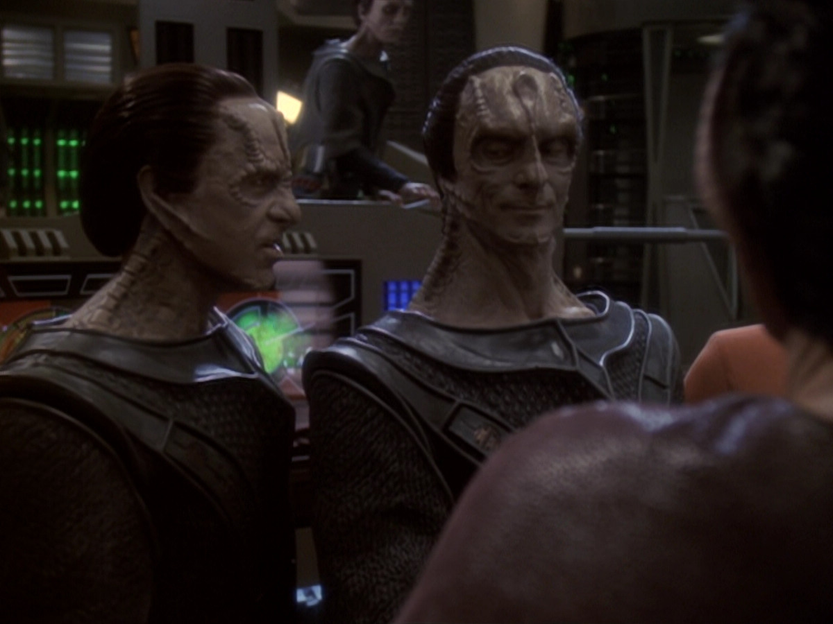 extant_StarTrek_DS9_6x06-SacrificeOfAngels_02522.jpg