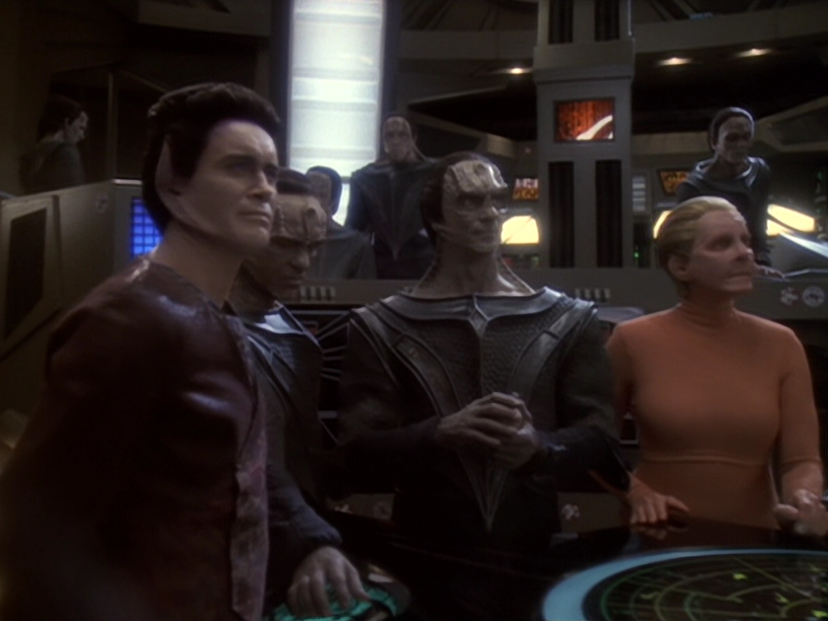 extant_StarTrek_DS9_6x06-SacrificeOfAngels_02530.jpg