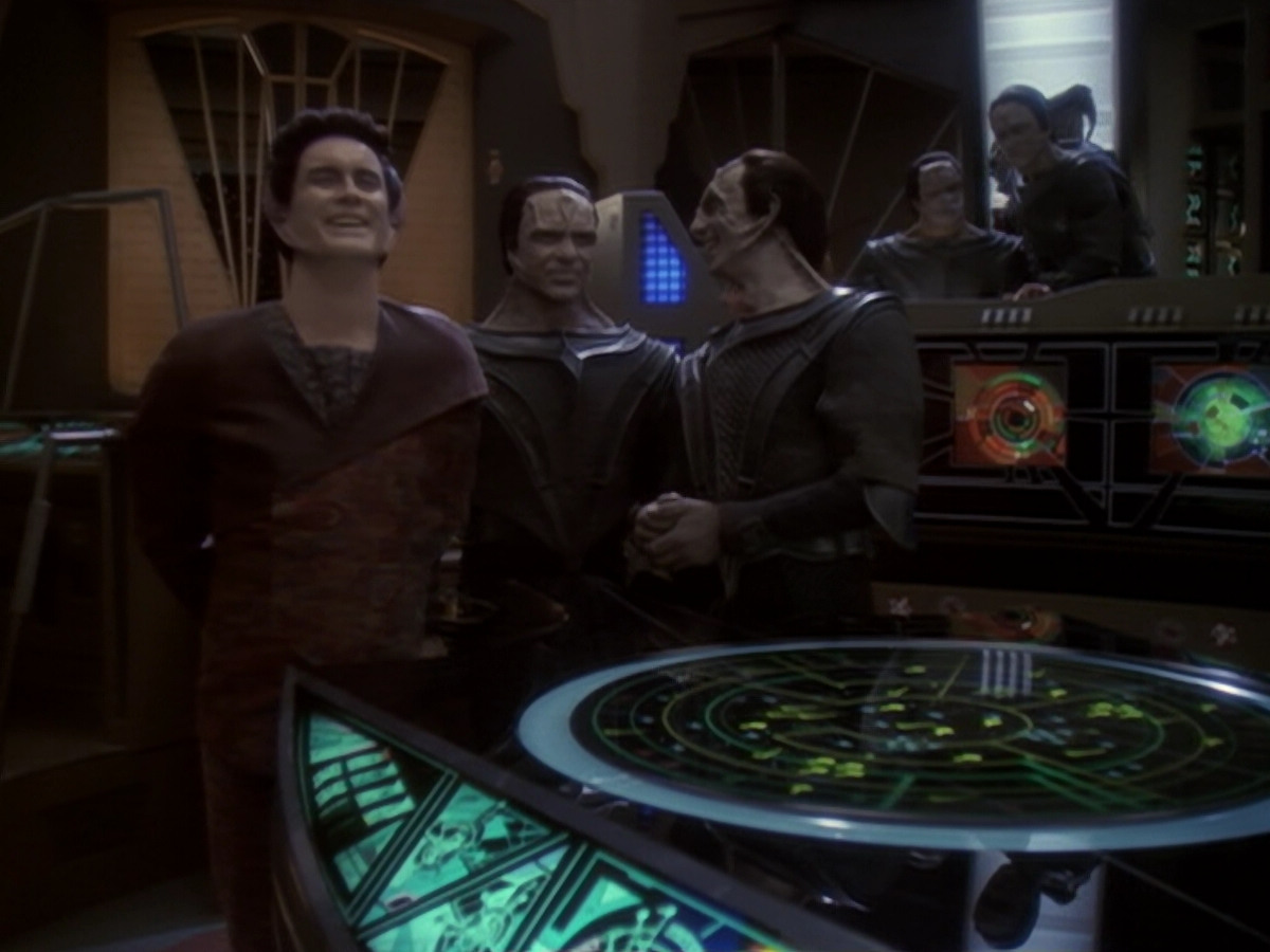 extant_StarTrek_DS9_6x06-SacrificeOfAngels_02614.jpg