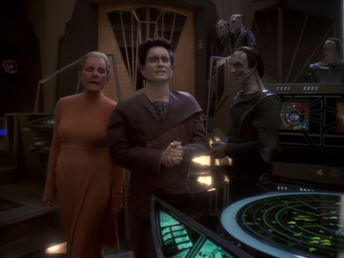 extant_StarTrek_DS9_6x06-SacrificeOfAngels_02619.jpg