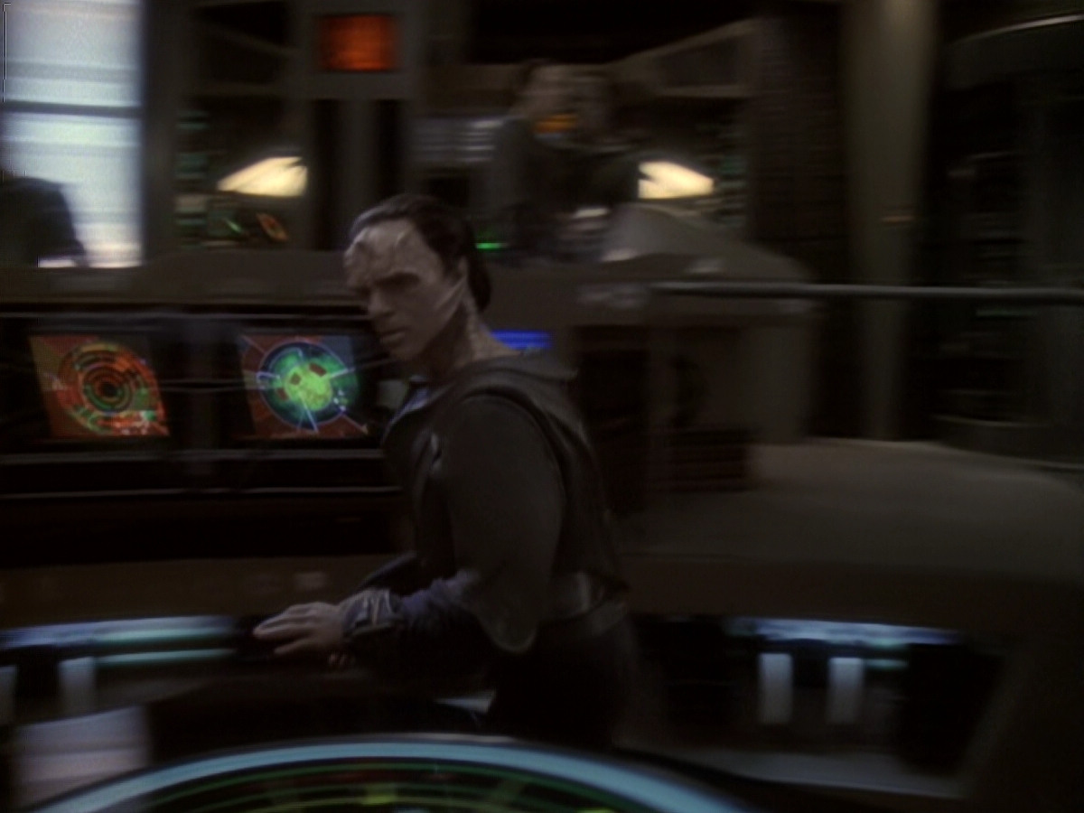extant_StarTrek_DS9_6x06-SacrificeOfAngels_02636.jpg
