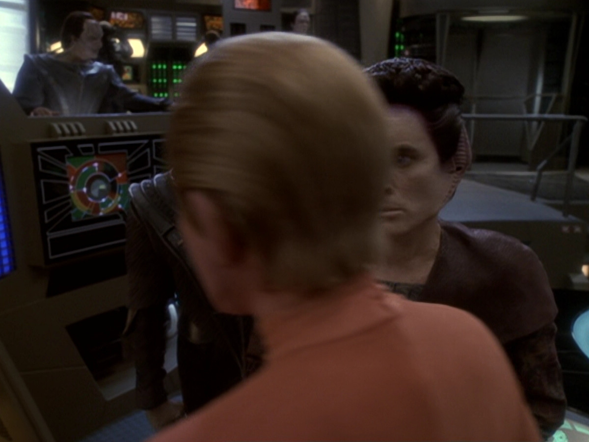 extant_StarTrek_DS9_6x06-SacrificeOfAngels_02646.jpg
