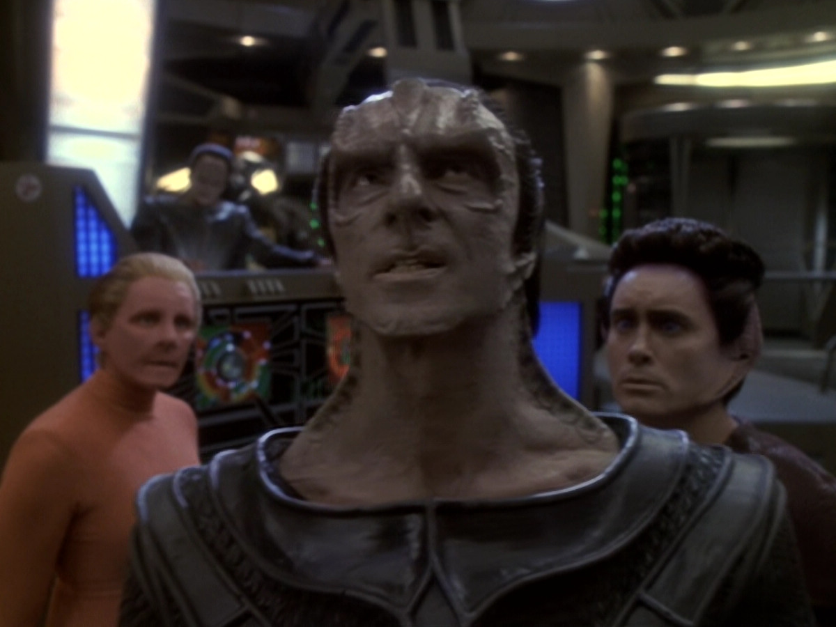 extant_StarTrek_DS9_6x06-SacrificeOfAngels_02652.jpg