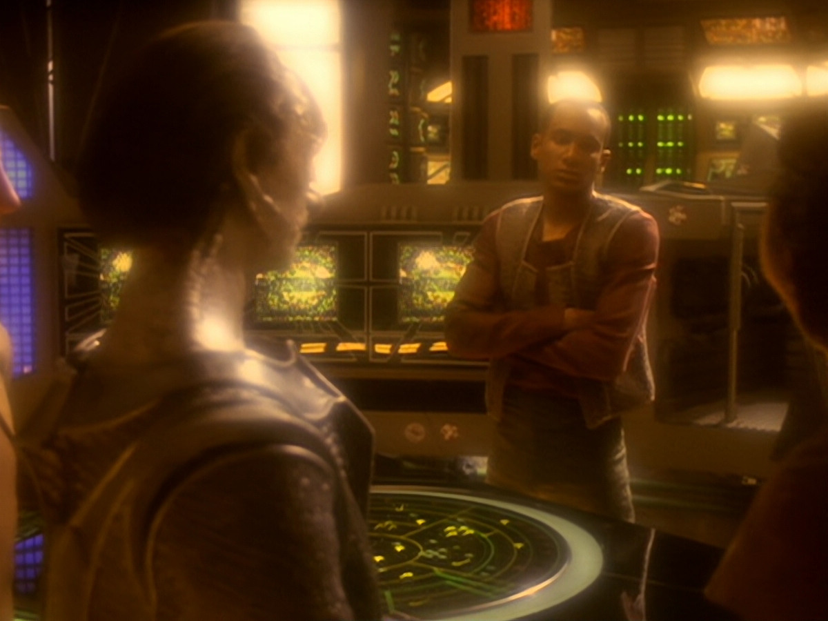 extant_StarTrek_DS9_6x06-SacrificeOfAngels_02976.jpg