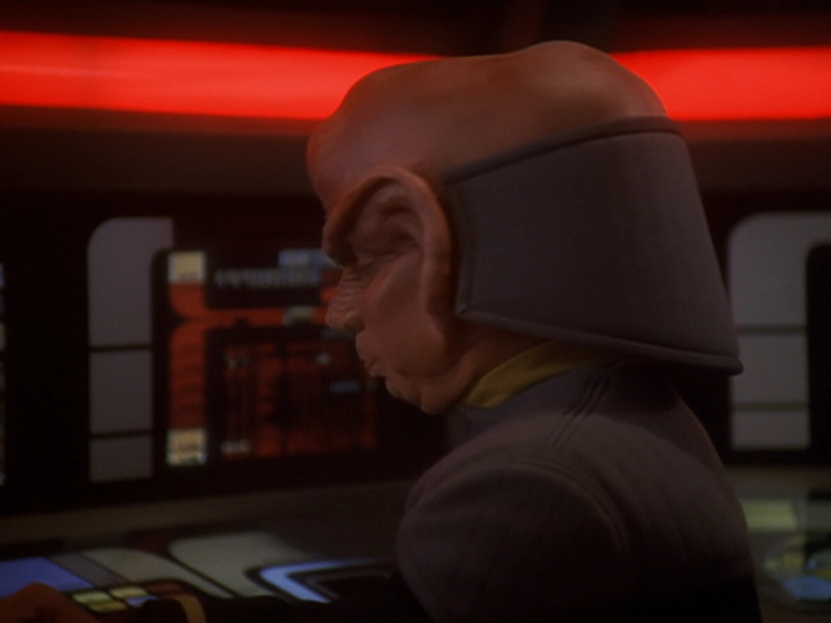 extant_StarTrek_DS9_6x06-SacrificeOfAngels_03042.jpg
