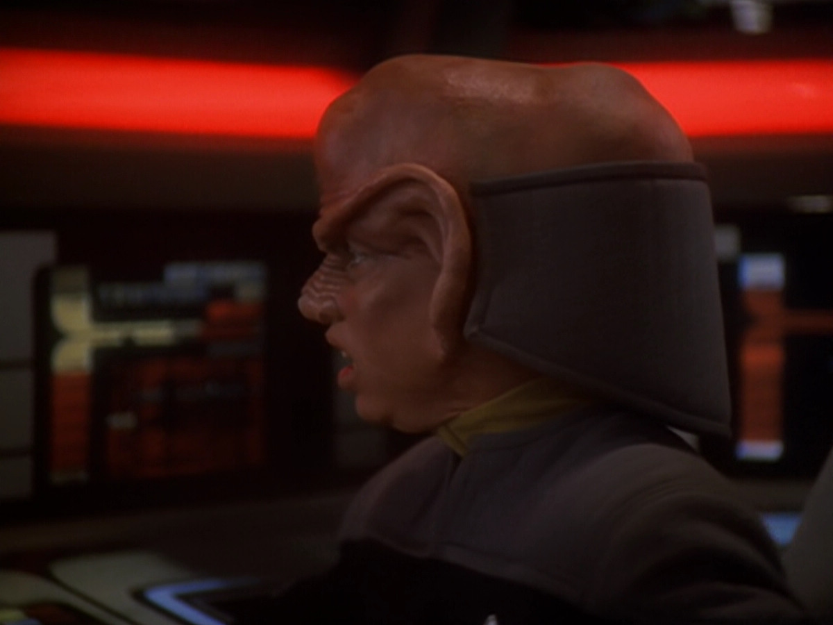 extant_StarTrek_DS9_6x06-SacrificeOfAngels_03058.jpg