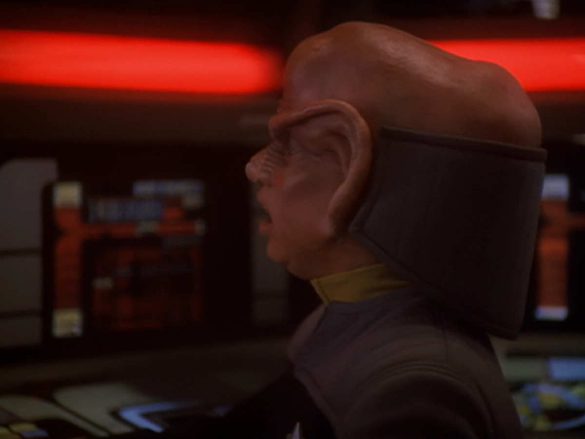 extant_StarTrek_DS9_6x06-SacrificeOfAngels_03059.jpg