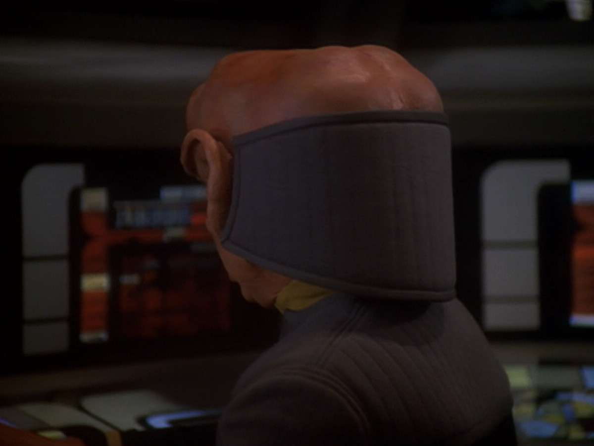 extant_StarTrek_DS9_6x06-SacrificeOfAngels_03060.jpg