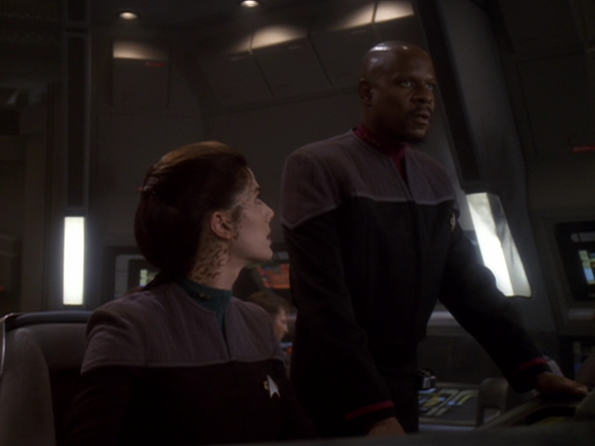 extant_StarTrek_DS9_6x06-SacrificeOfAngels_03085.jpg
