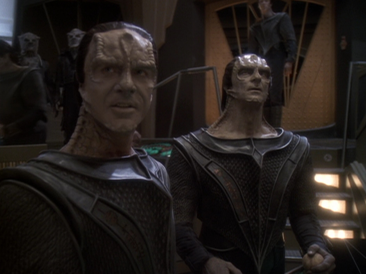 extant_StarTrek_DS9_6x06-SacrificeOfAngels_03103.jpg