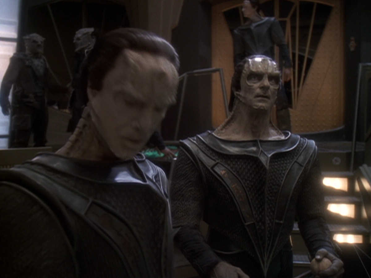 extant_StarTrek_DS9_6x06-SacrificeOfAngels_03114.jpg