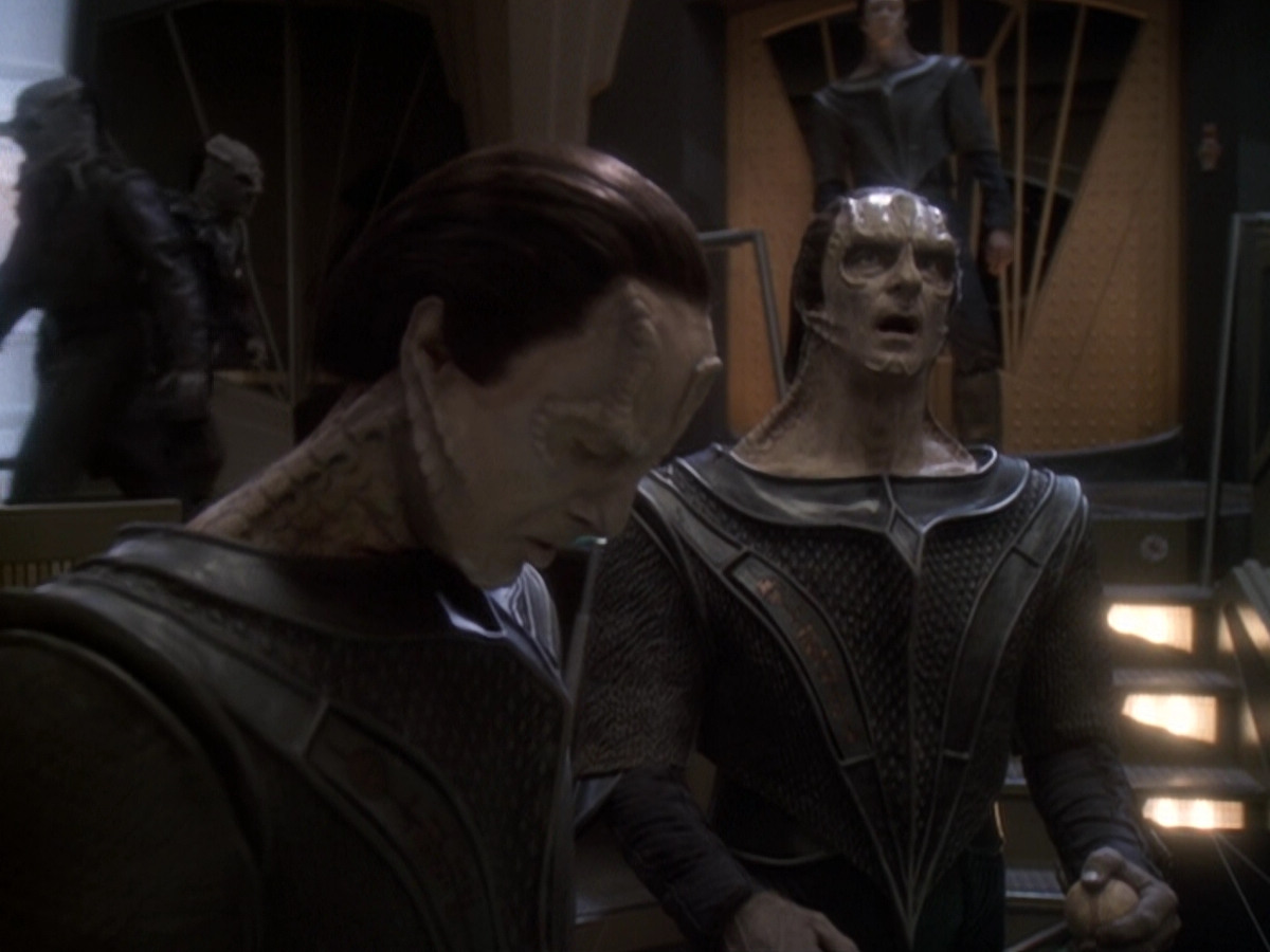 extant_StarTrek_DS9_6x06-SacrificeOfAngels_03116.jpg