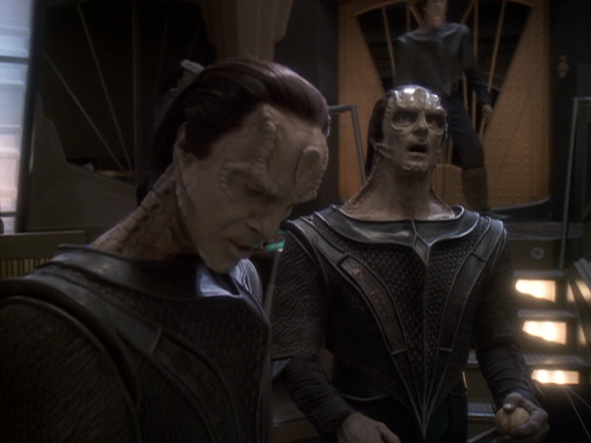 extant_StarTrek_DS9_6x06-SacrificeOfAngels_03117.jpg