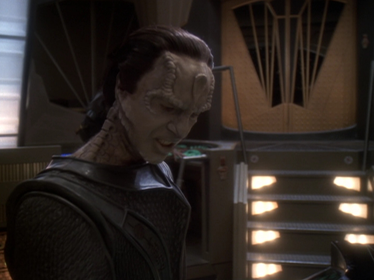 extant_StarTrek_DS9_6x06-SacrificeOfAngels_03133.jpg