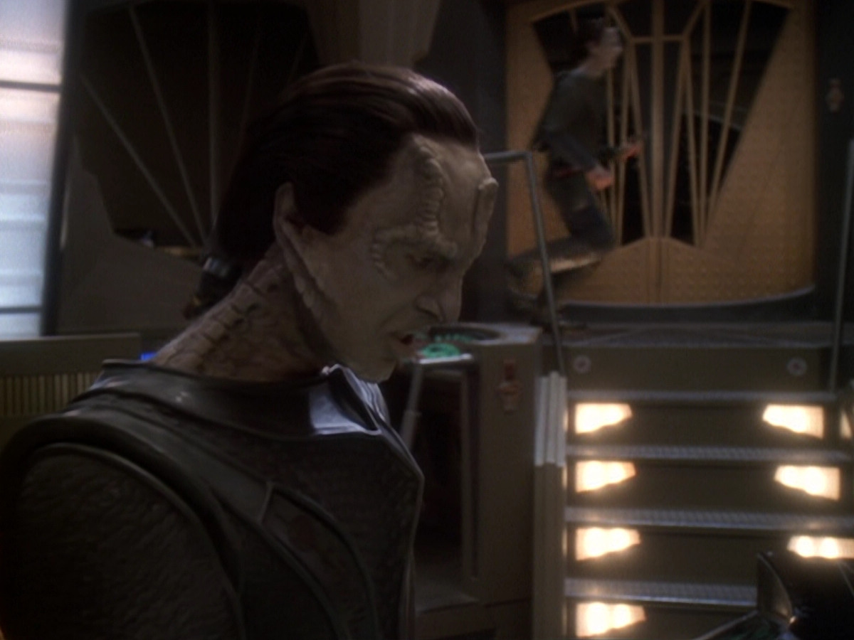 extant_StarTrek_DS9_6x06-SacrificeOfAngels_03134.jpg