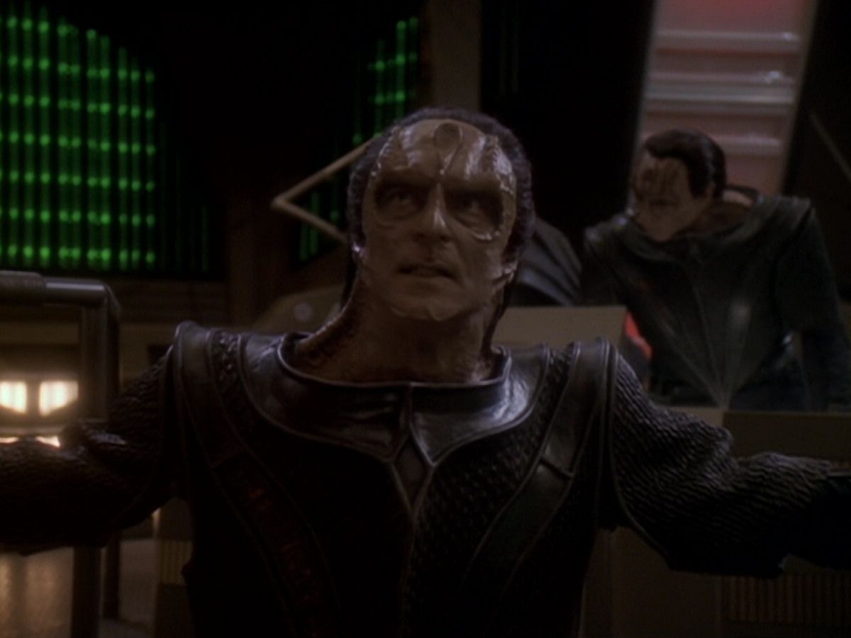 extant_StarTrek_DS9_6x06-SacrificeOfAngels_03148.jpg
