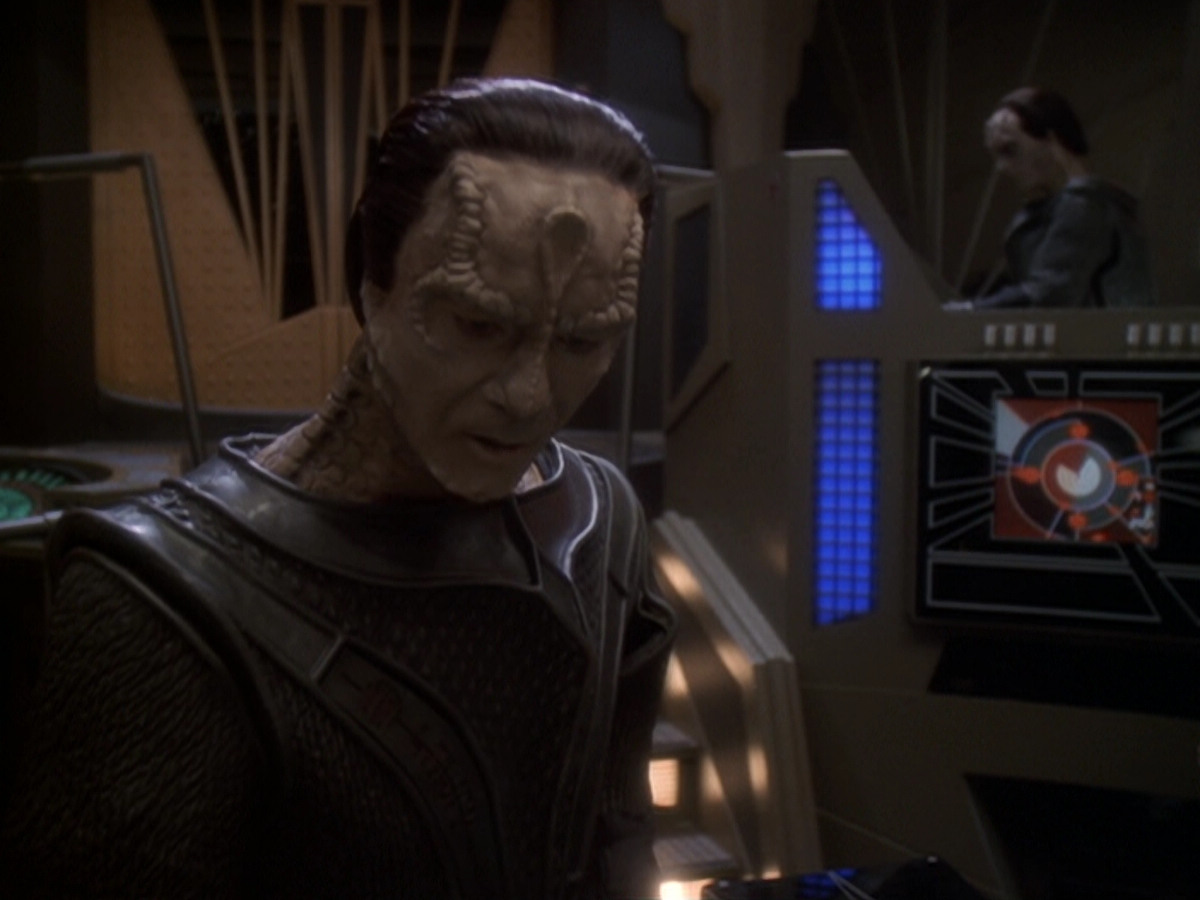 extant_StarTrek_DS9_6x06-SacrificeOfAngels_03152.jpg