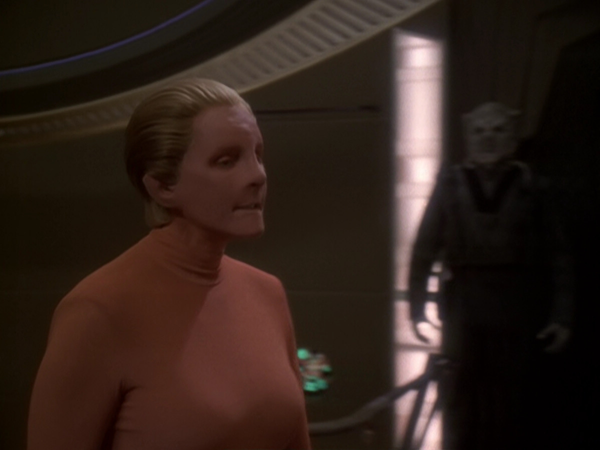 extant_StarTrek_DS9_6x06-SacrificeOfAngels_03168.jpg