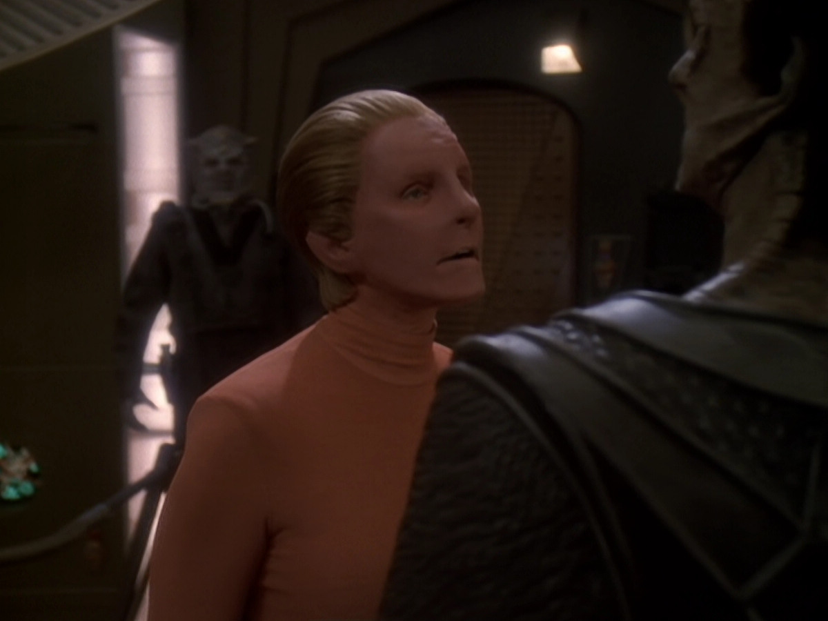 extant_StarTrek_DS9_6x06-SacrificeOfAngels_03171.jpg