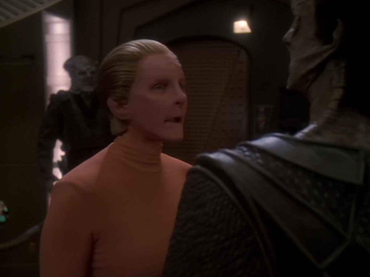 extant_StarTrek_DS9_6x06-SacrificeOfAngels_03172.jpg