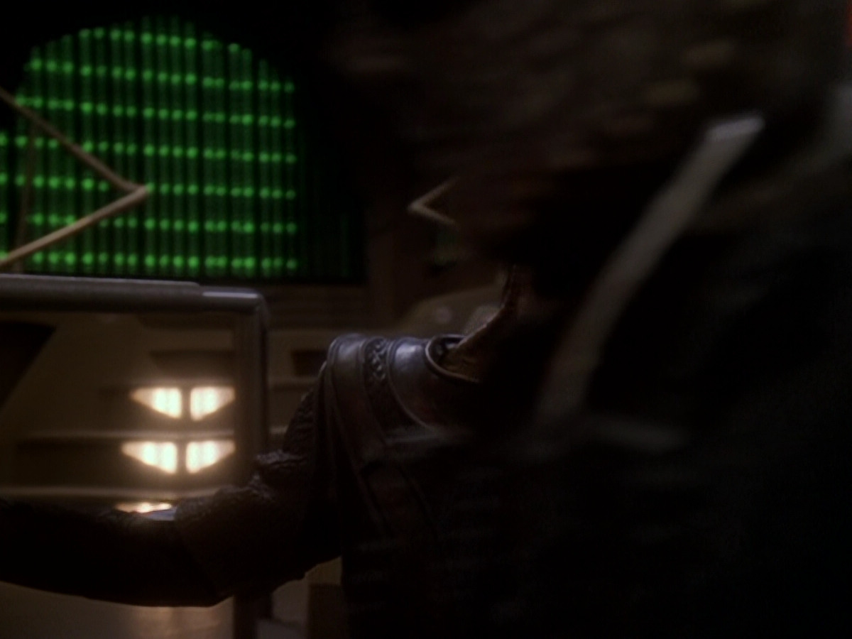 extant_StarTrek_DS9_6x06-SacrificeOfAngels_03180.jpg