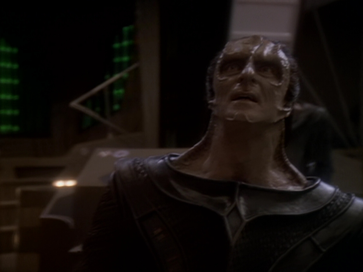 extant_StarTrek_DS9_6x06-SacrificeOfAngels_03181.jpg