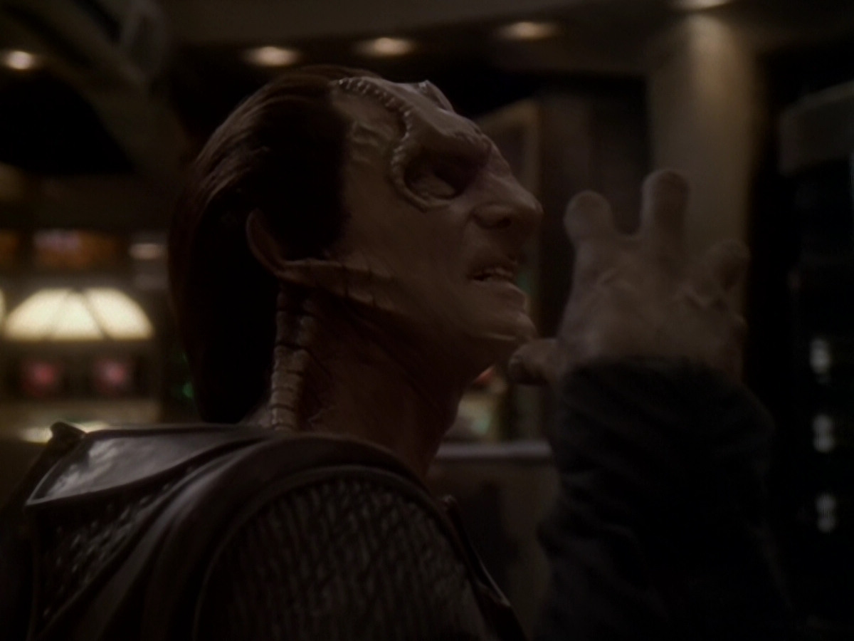 extant_StarTrek_DS9_6x06-SacrificeOfAngels_03189.jpg