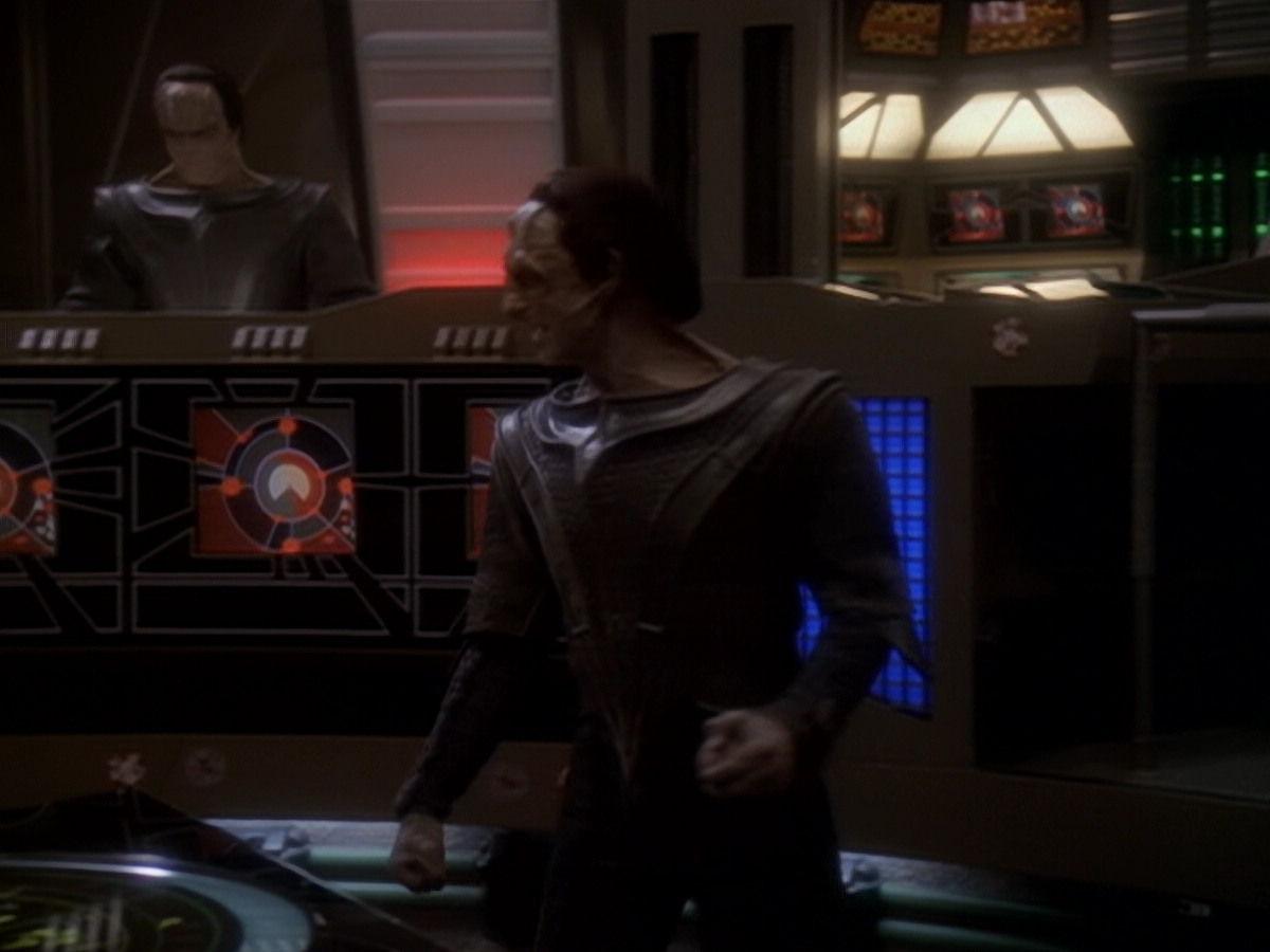 extant_StarTrek_DS9_6x06-SacrificeOfAngels_03197.jpg