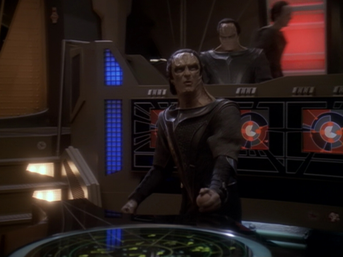 extant_StarTrek_DS9_6x06-SacrificeOfAngels_03200.jpg