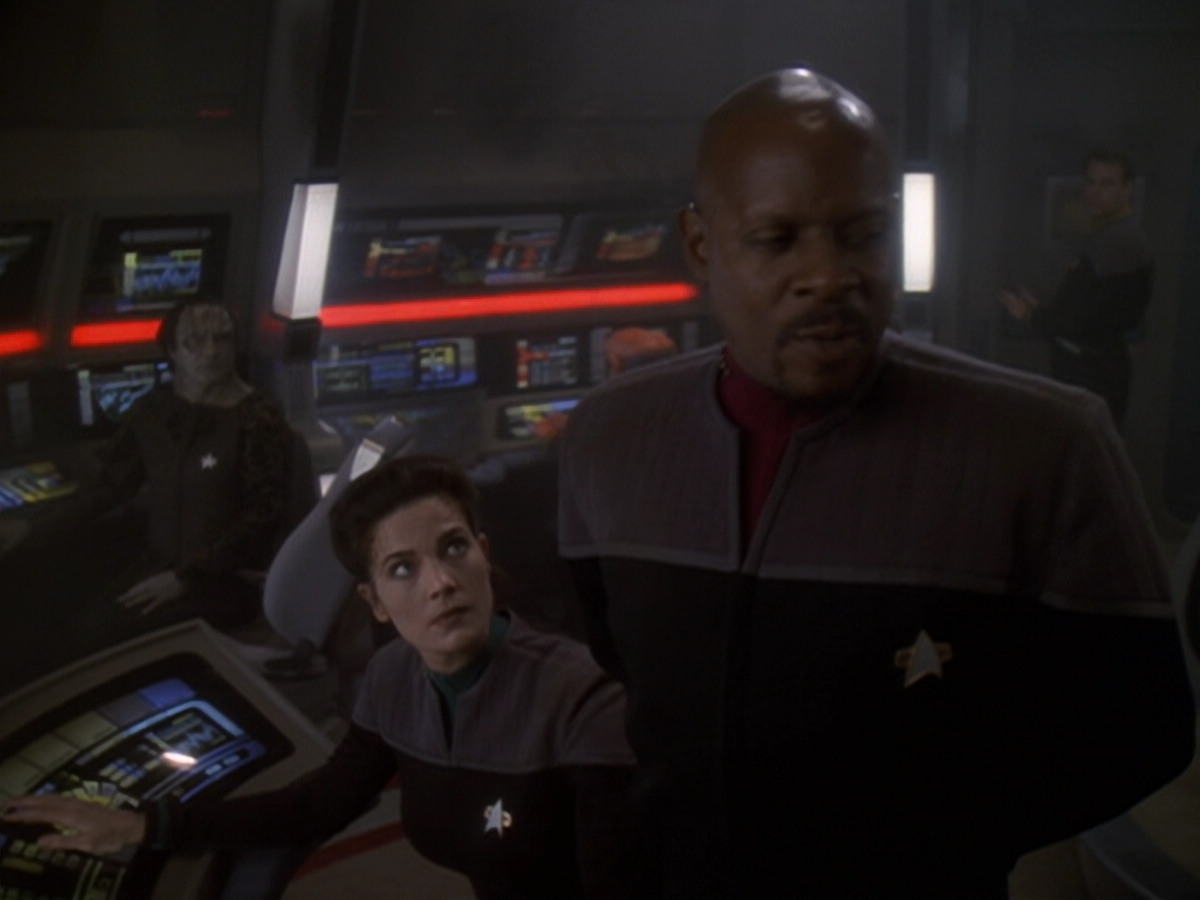 extant_StarTrek_DS9_6x06-SacrificeOfAngels_03238.jpg