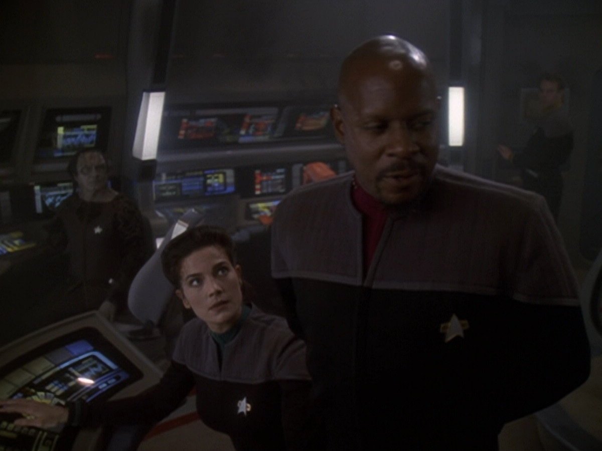 extant_StarTrek_DS9_6x06-SacrificeOfAngels_03240.jpg