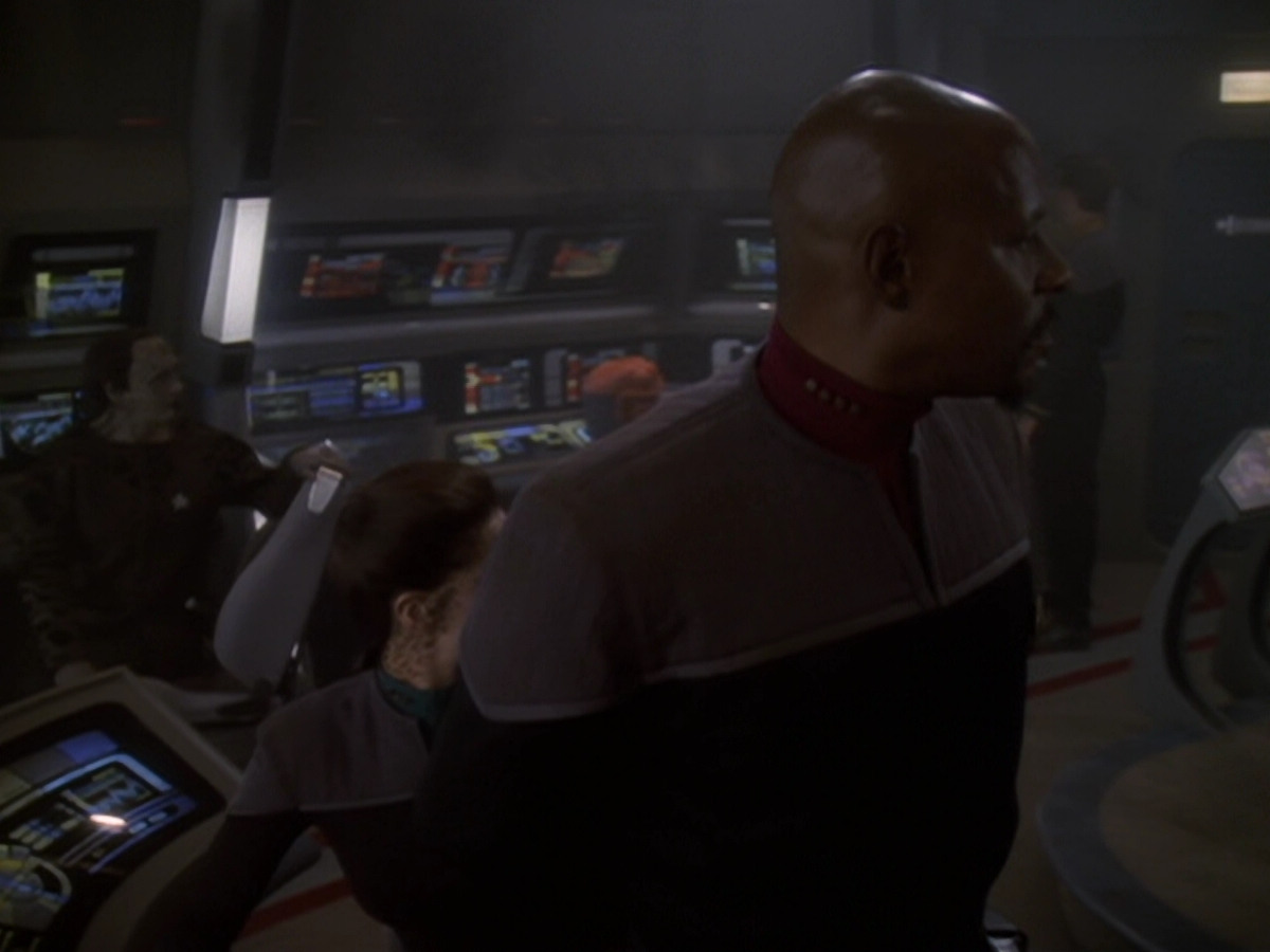 extant_StarTrek_DS9_6x06-SacrificeOfAngels_03246.jpg