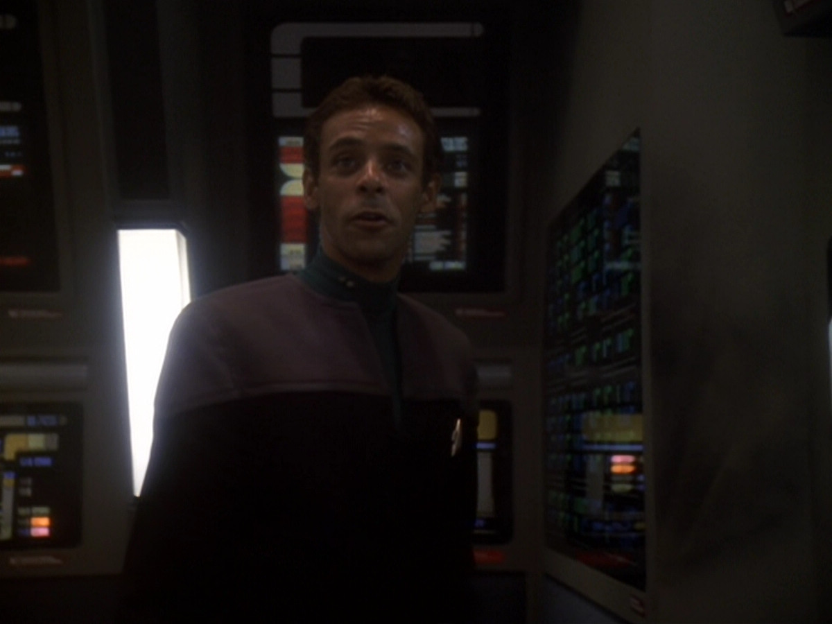 extant_StarTrek_DS9_6x06-SacrificeOfAngels_03249.jpg