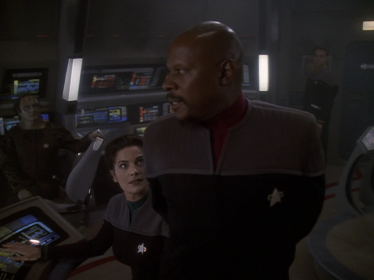 extant_StarTrek_DS9_6x06-SacrificeOfAngels_03256.jpg