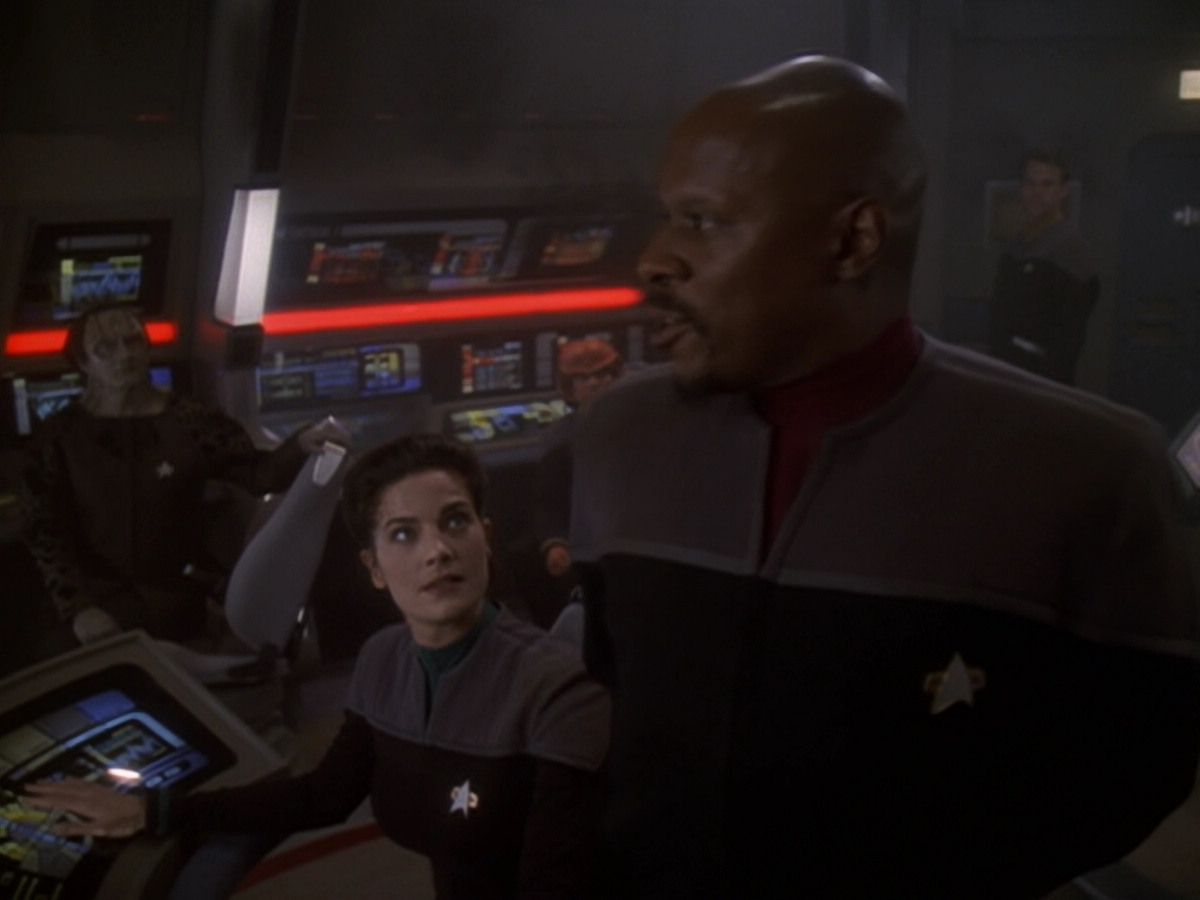 extant_StarTrek_DS9_6x06-SacrificeOfAngels_03257.jpg
