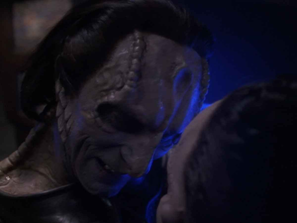 extant_StarTrek_DS9_6x06-SacrificeOfAngels_03358.jpg