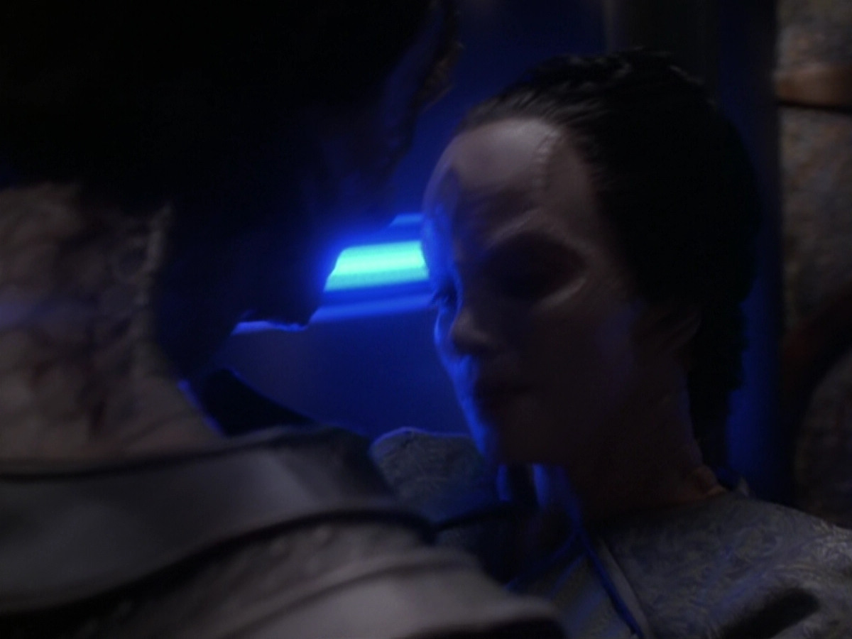 extant_StarTrek_DS9_6x06-SacrificeOfAngels_03372.jpg