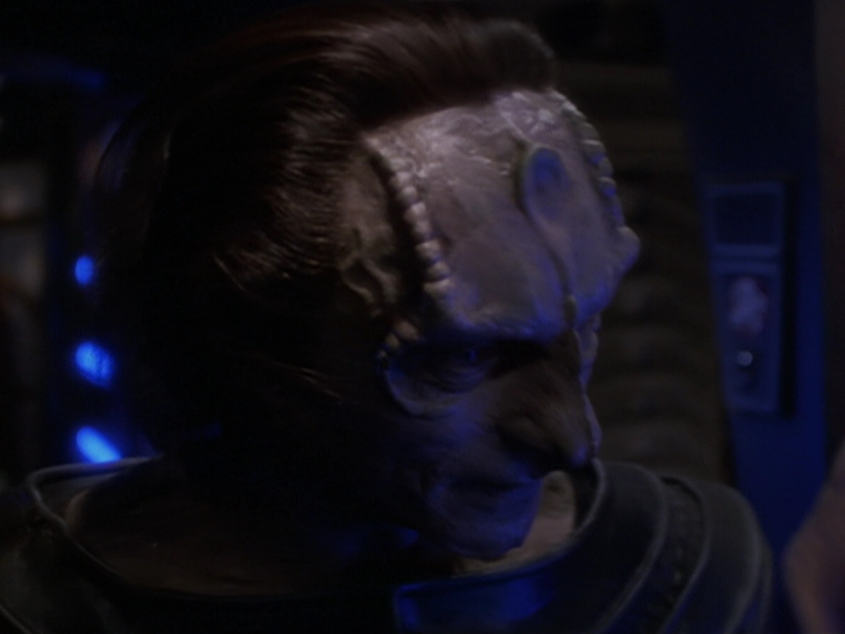 extant_StarTrek_DS9_6x06-SacrificeOfAngels_03382.jpg