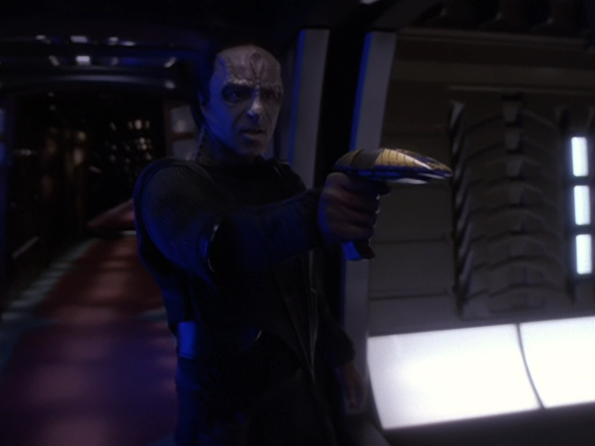 extant_StarTrek_DS9_6x06-SacrificeOfAngels_03470.jpg