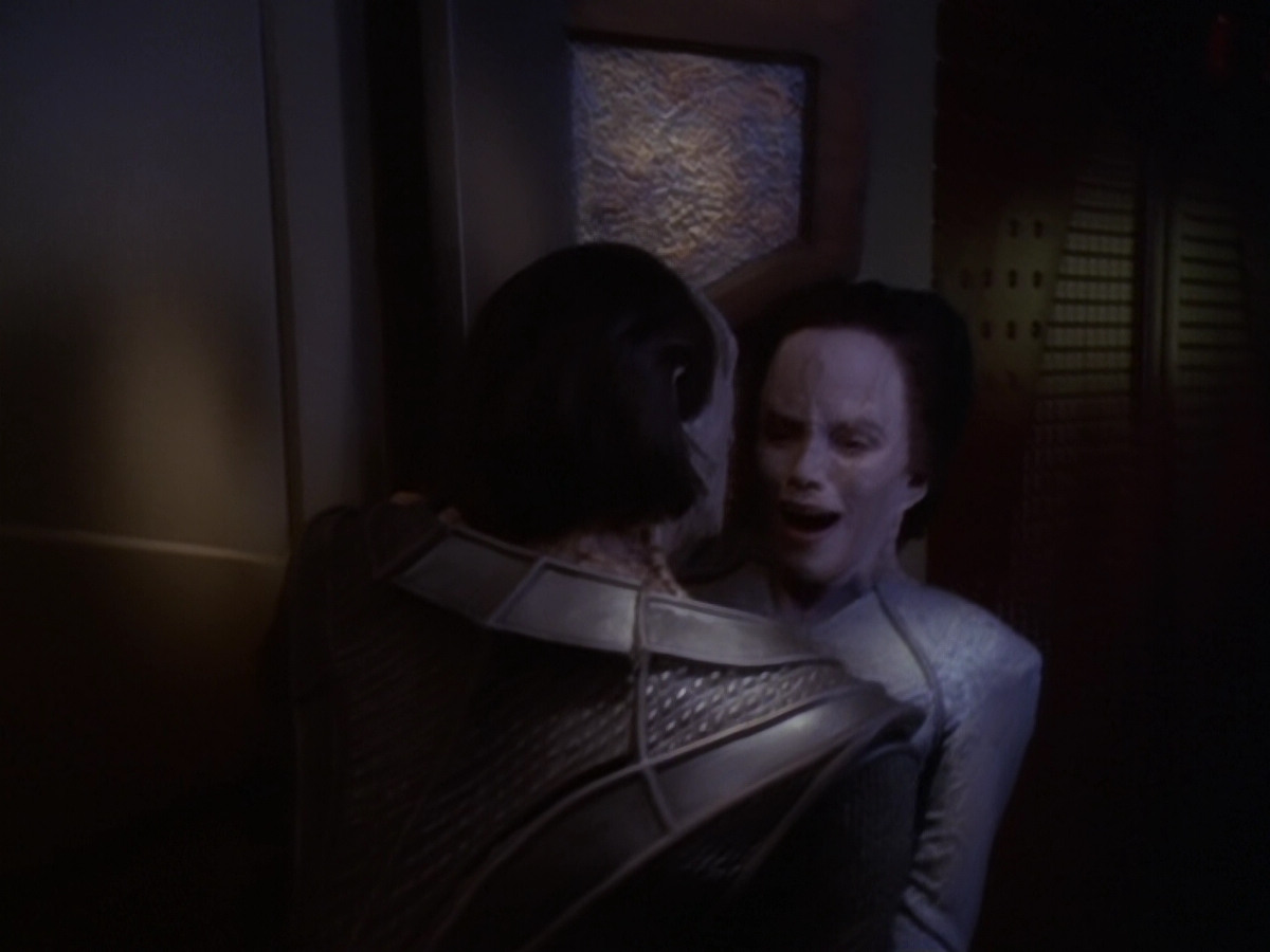 extant_StarTrek_DS9_6x06-SacrificeOfAngels_03478.jpg