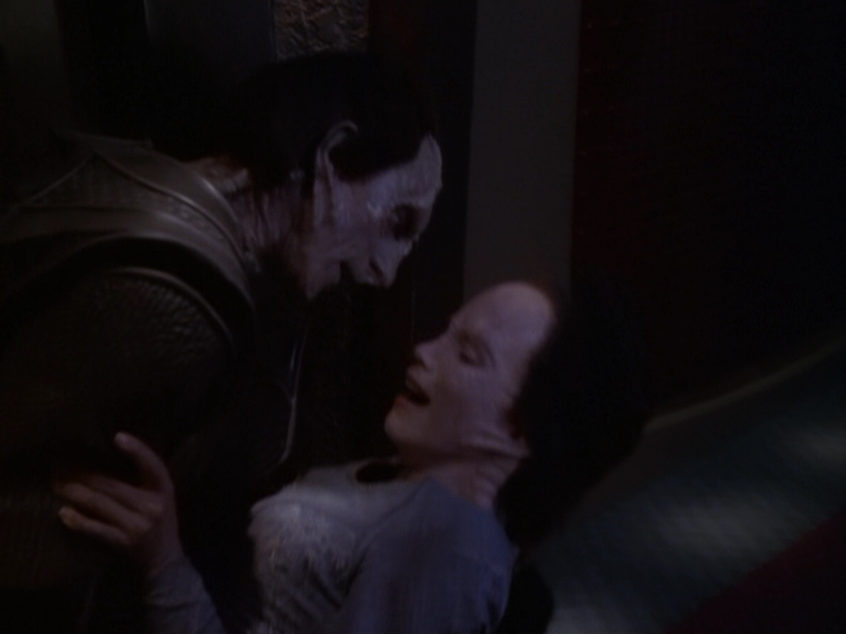 extant_StarTrek_DS9_6x06-SacrificeOfAngels_03481.jpg