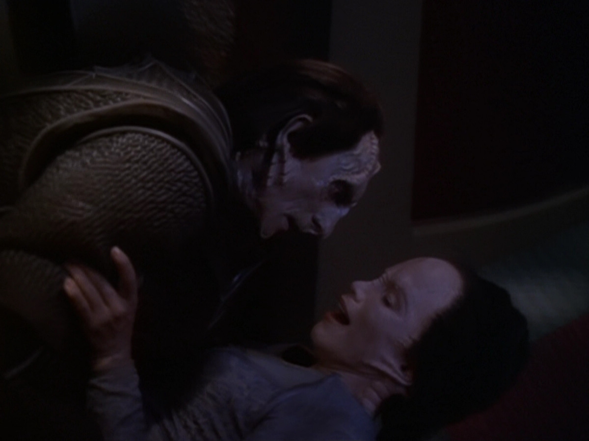 extant_StarTrek_DS9_6x06-SacrificeOfAngels_03482.jpg