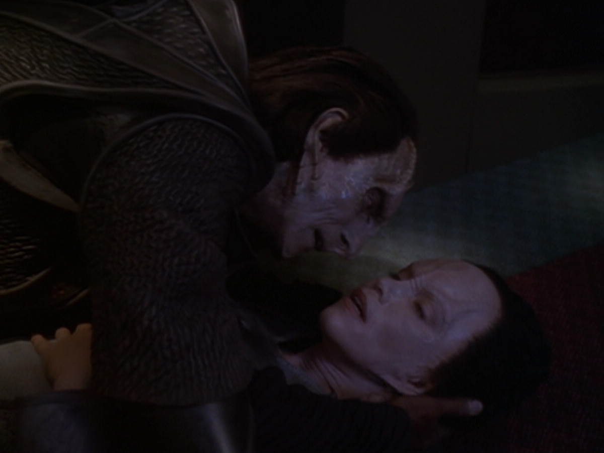 extant_StarTrek_DS9_6x06-SacrificeOfAngels_03509.jpg