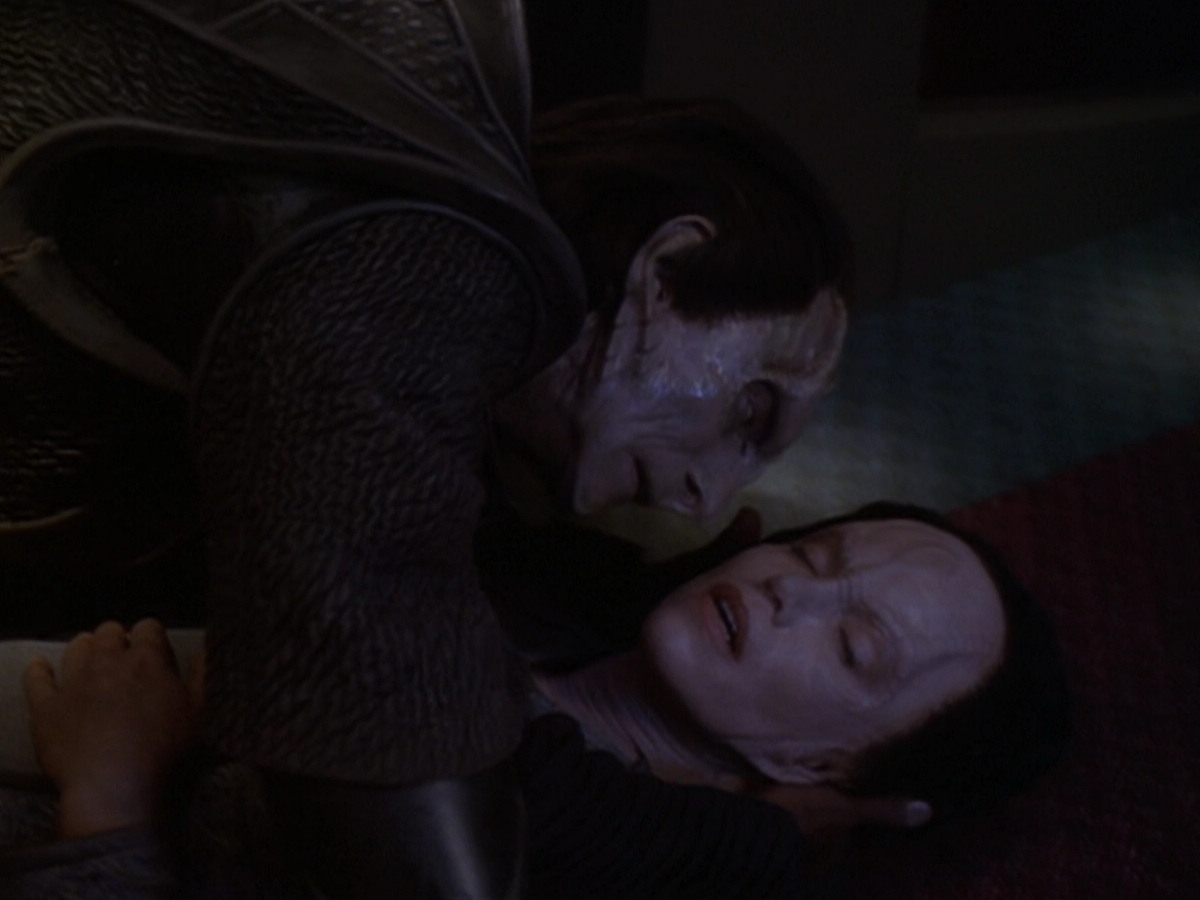 extant_StarTrek_DS9_6x06-SacrificeOfAngels_03511.jpg