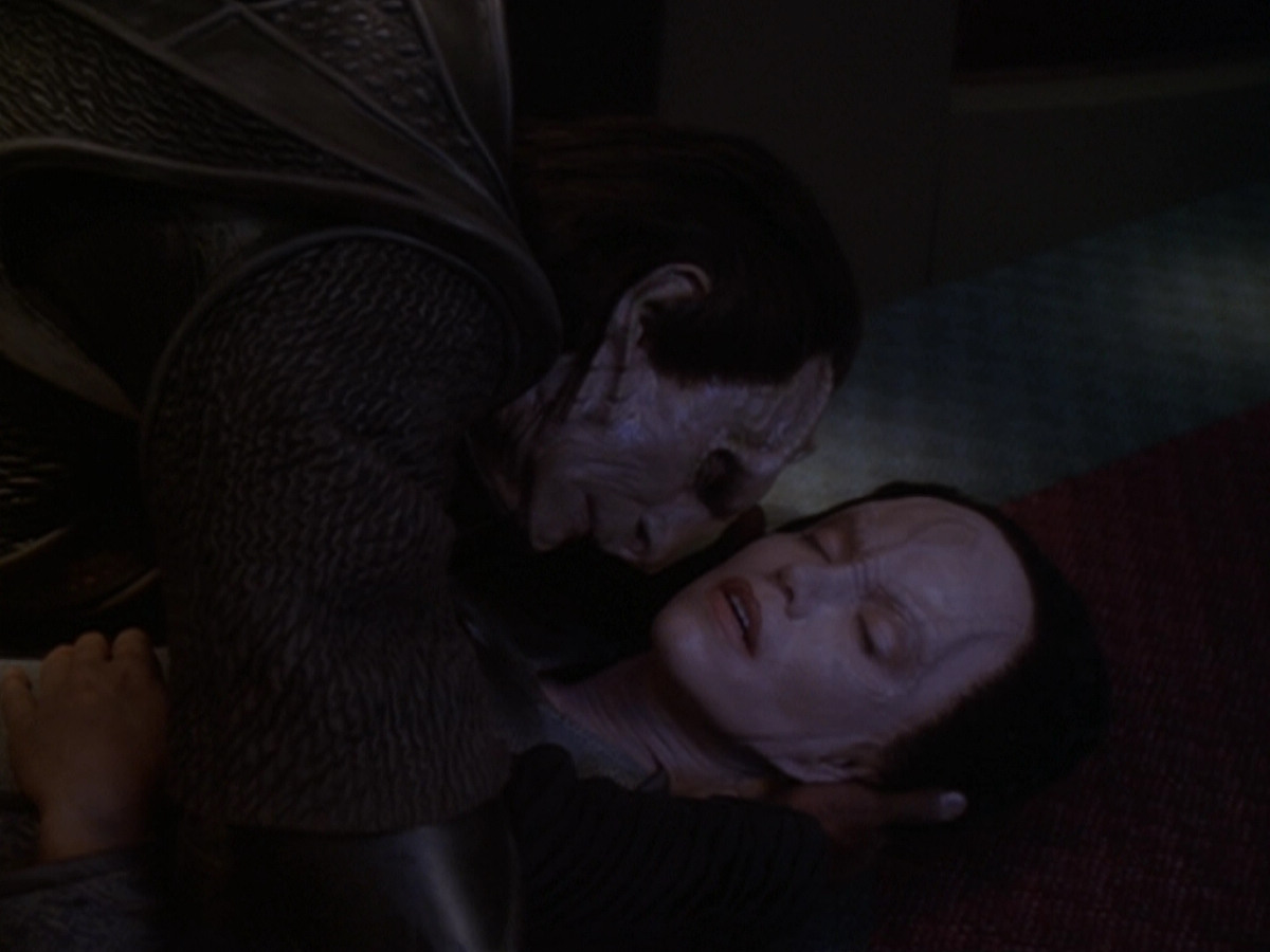 extant_StarTrek_DS9_6x06-SacrificeOfAngels_03514.jpg