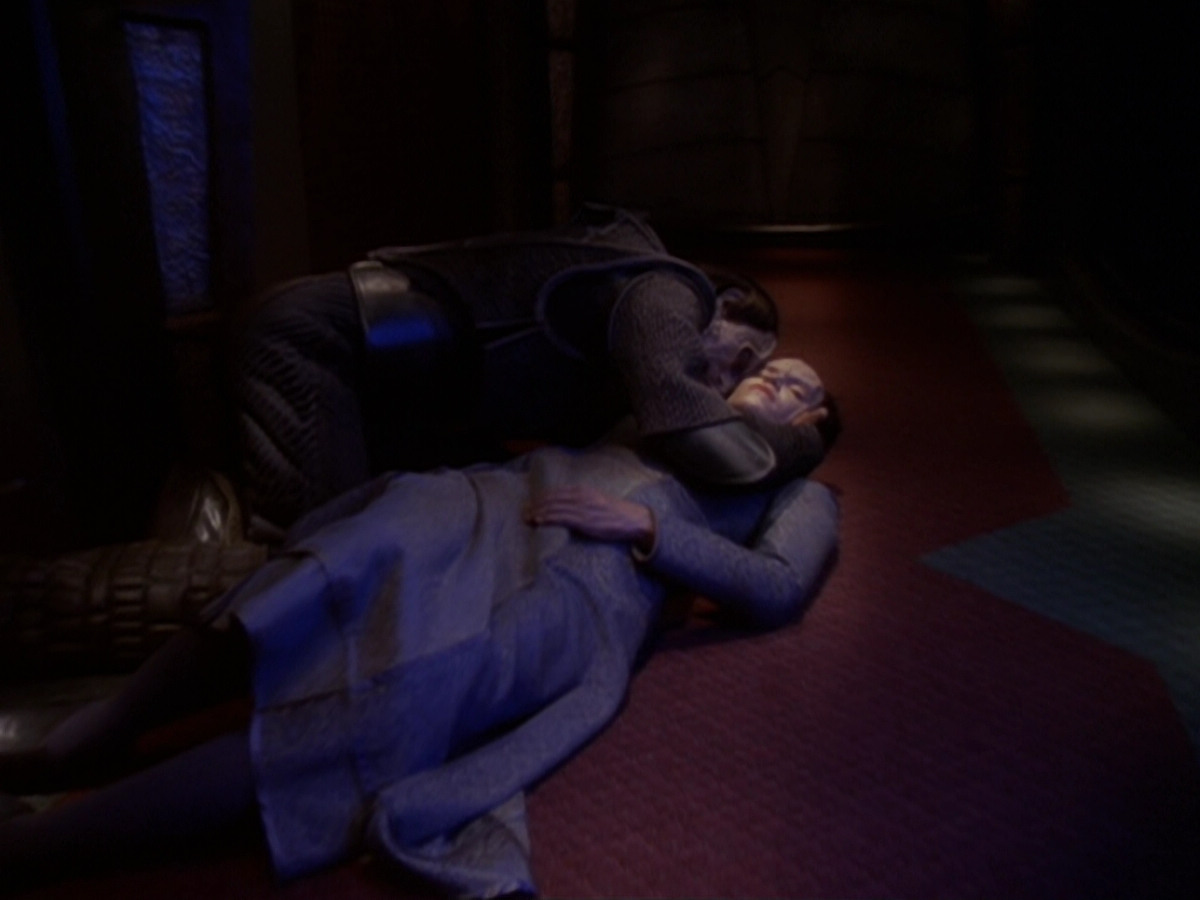 extant_StarTrek_DS9_6x06-SacrificeOfAngels_03521.jpg