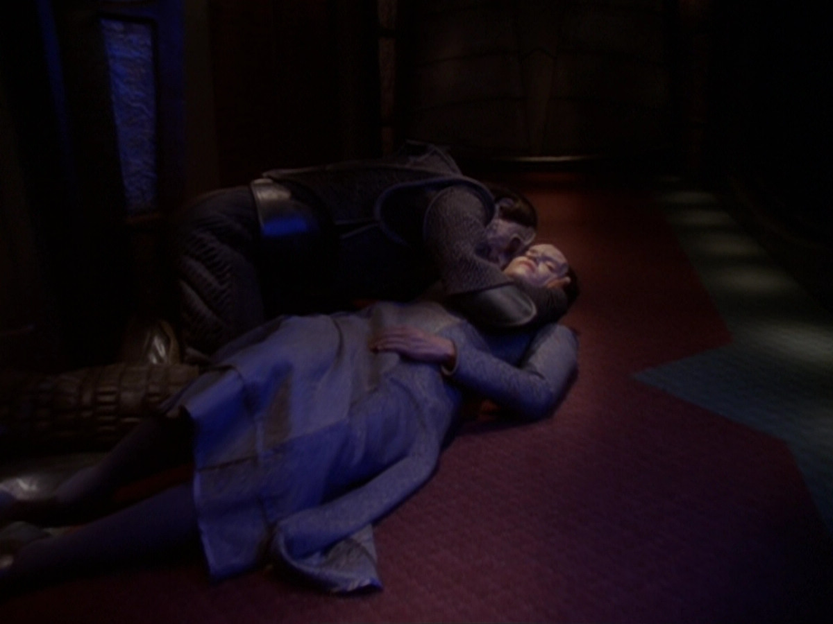 extant_StarTrek_DS9_6x06-SacrificeOfAngels_03522.jpg