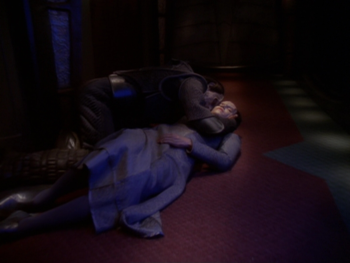 extant_StarTrek_DS9_6x06-SacrificeOfAngels_03523.jpg