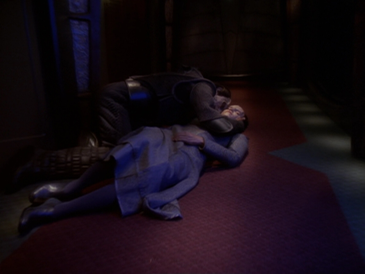 extant_StarTrek_DS9_6x06-SacrificeOfAngels_03526.jpg